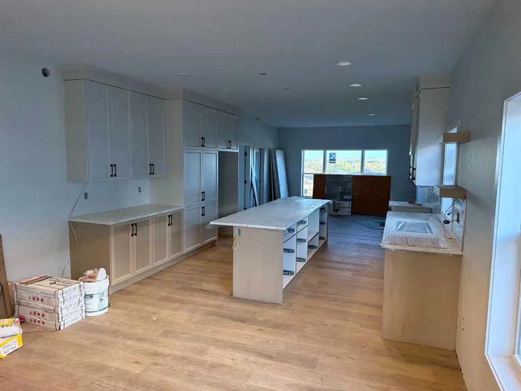 11 Vincent Gate