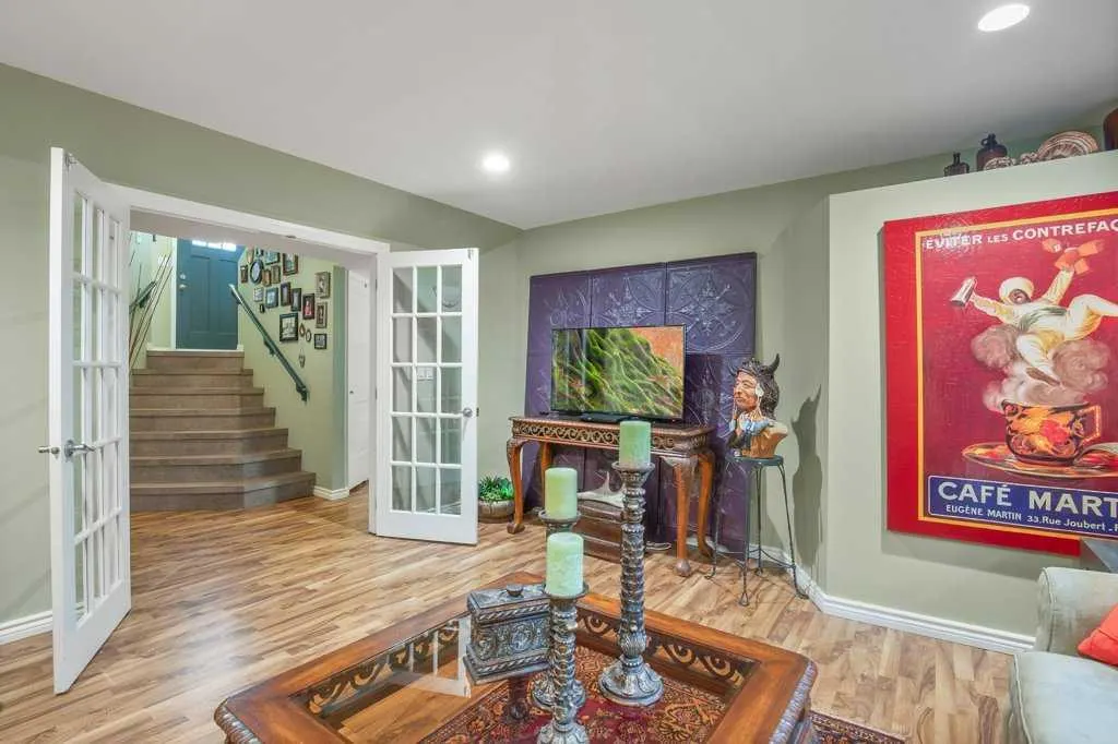 10 Hansen Close