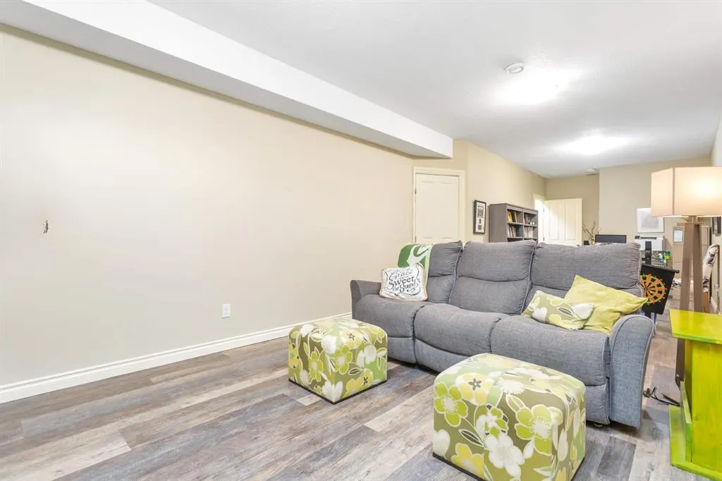 7001 52 Street #1