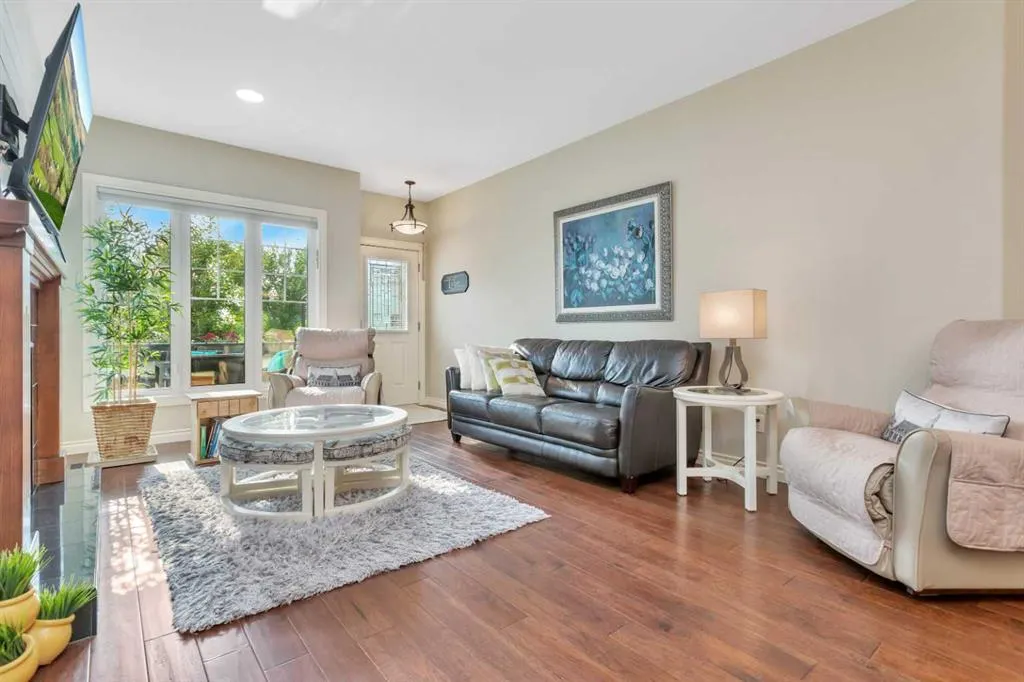 7001 52 Street #1