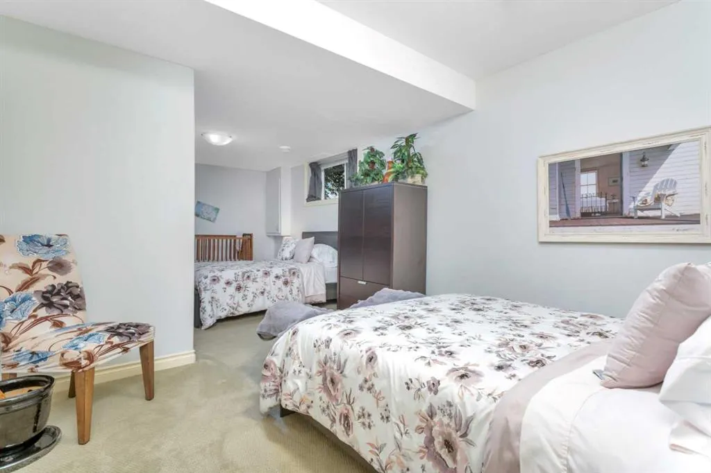 7001 52 Street #1