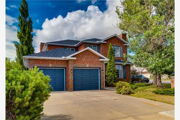 63 Arbour Lake Drive NW