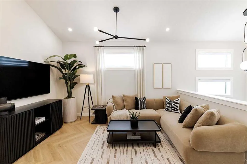 190 Rosemary Gardens SE