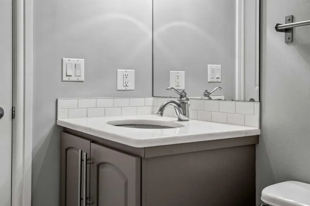 2010 35 Avenue SW #207