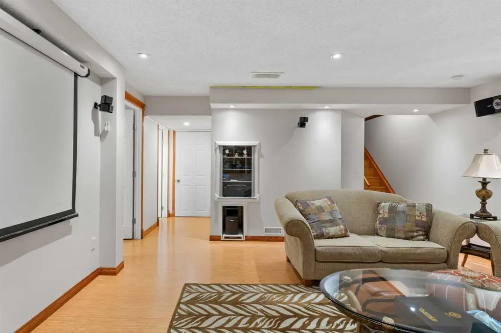 114 Chapalina Terrace SE