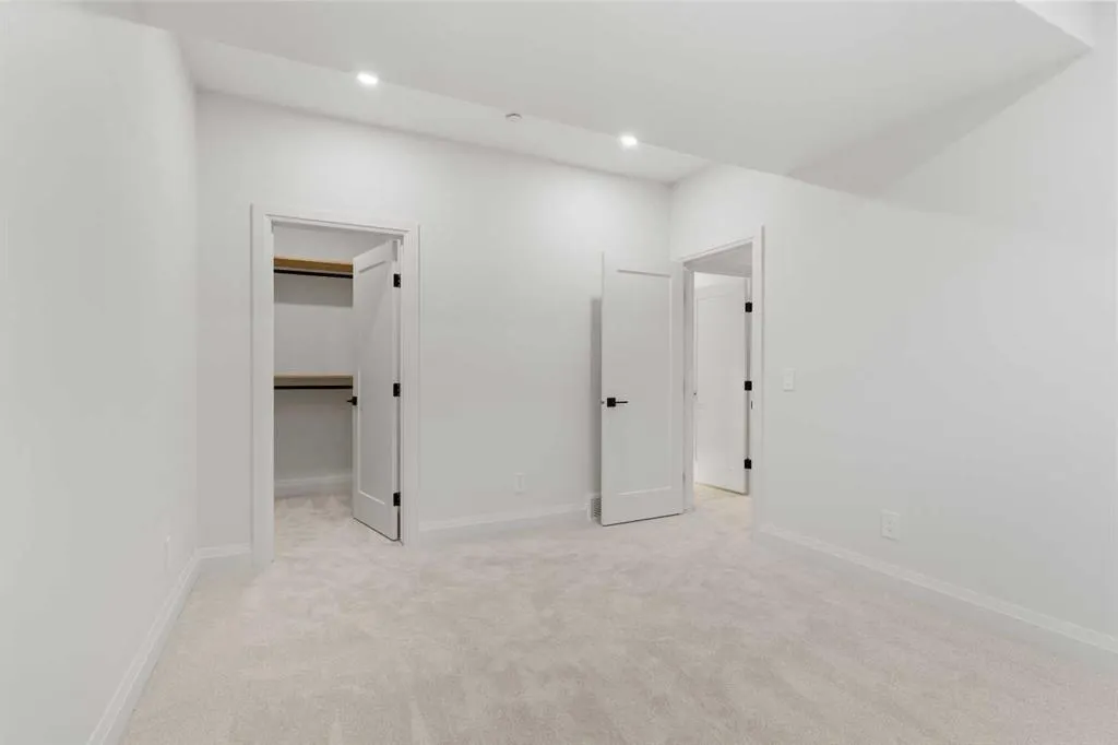 730 25 Avenue NW