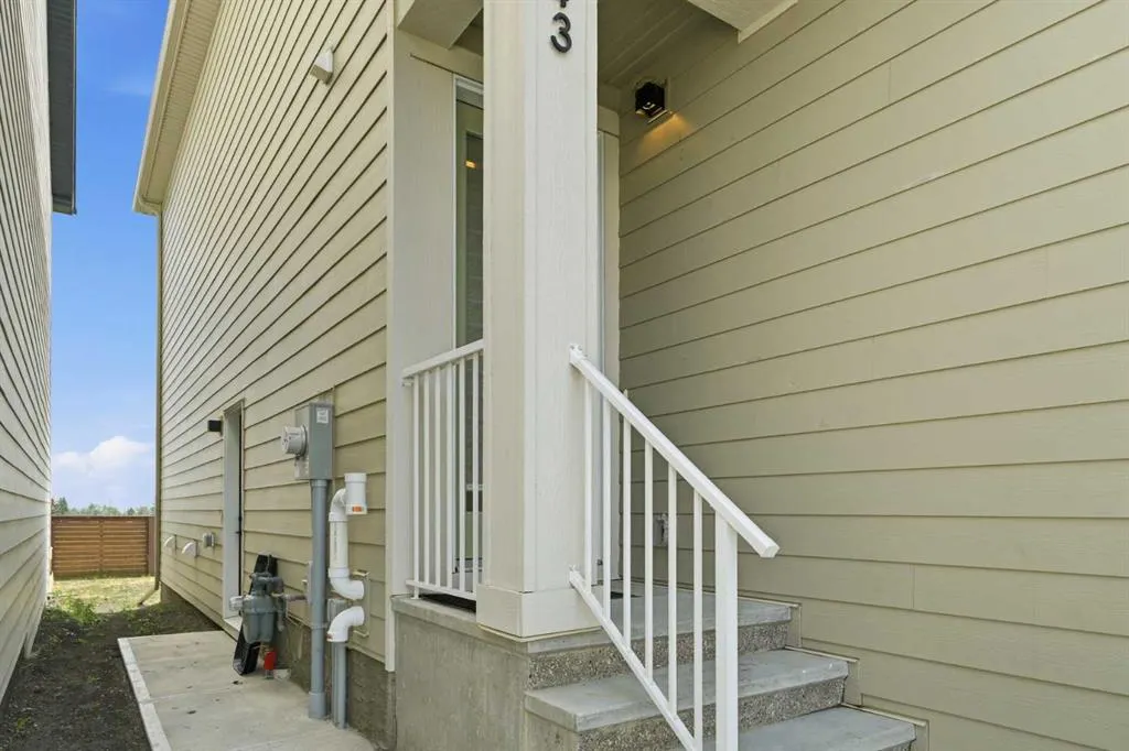 143 Belvedere Crescent SE