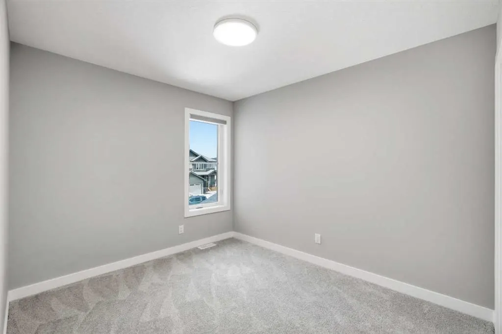 143 Belvedere Crescent SE