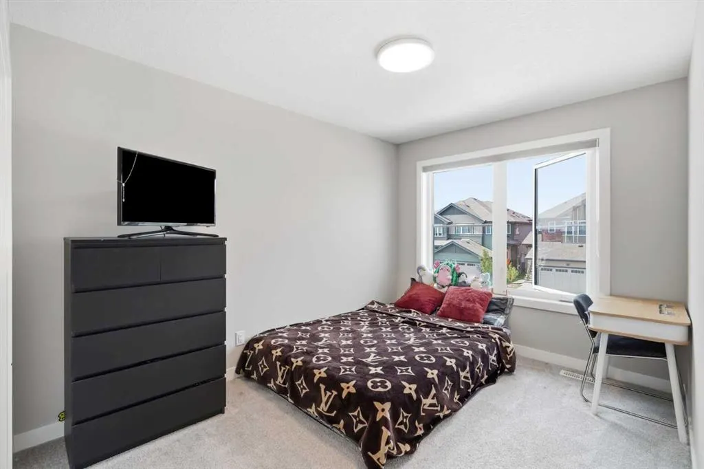 143 Belvedere Crescent SE