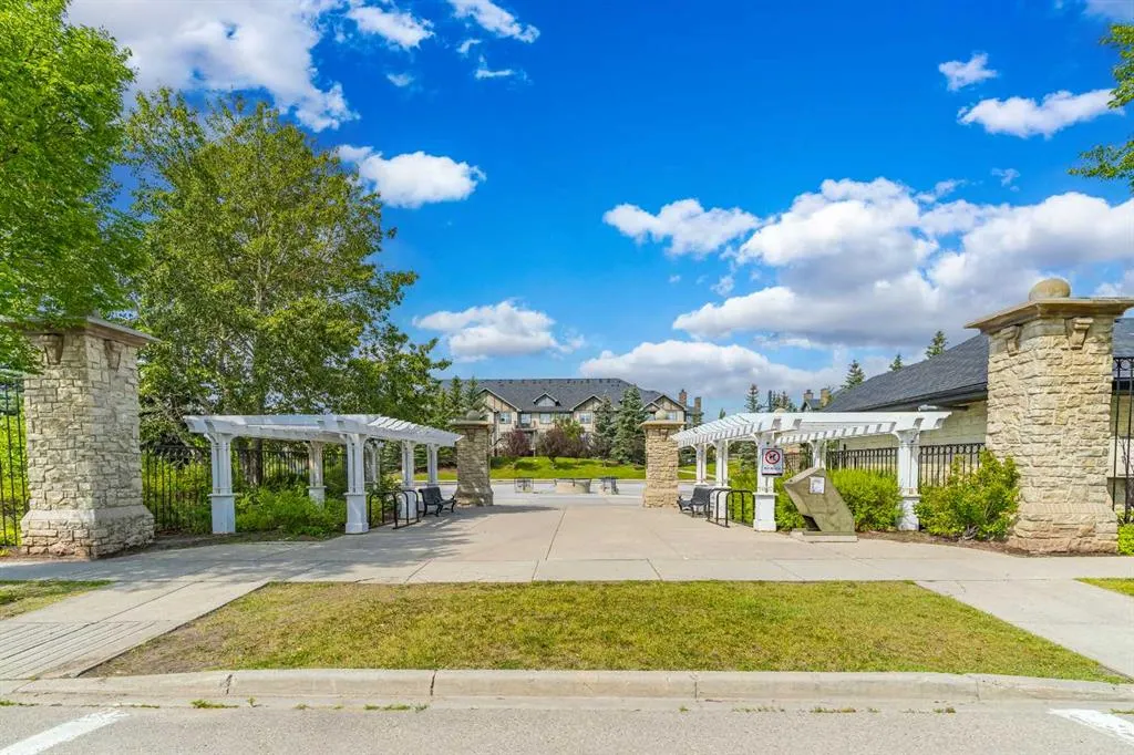 25 Prestwick Drive SE #208