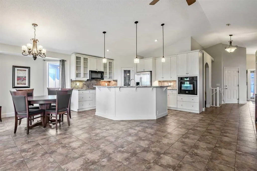 443 Riverside Green NW