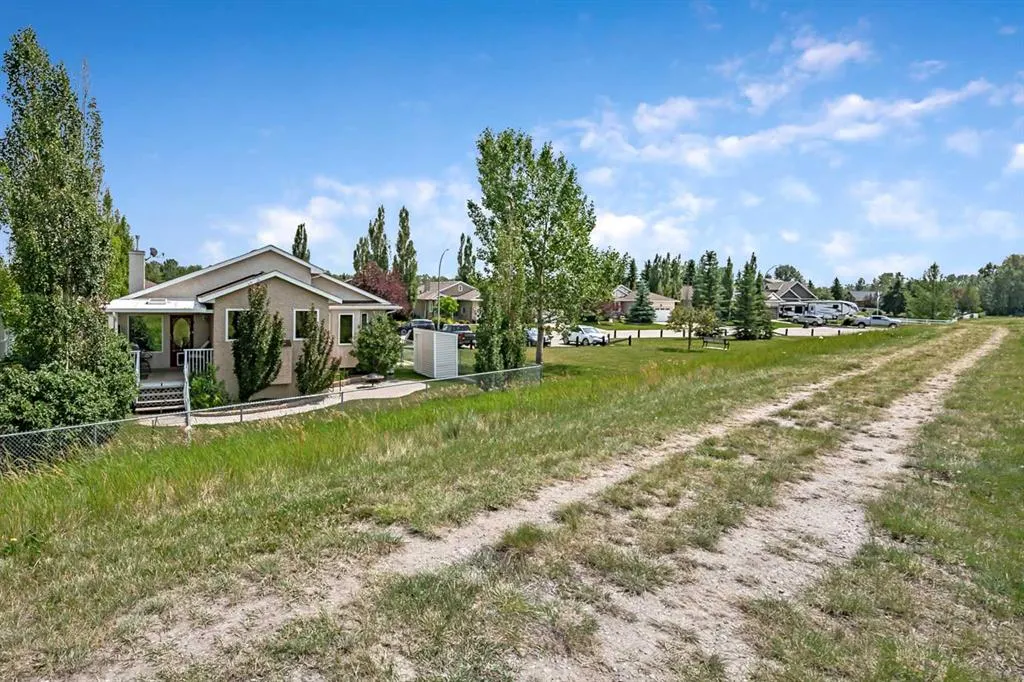 443 Riverside Green NW