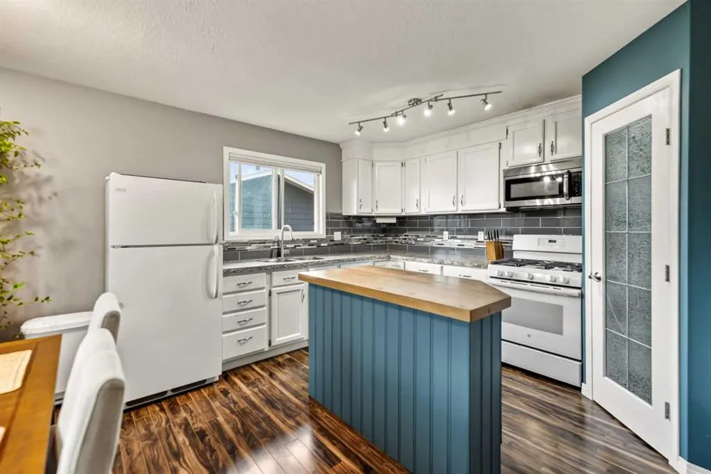 12 Opal Close