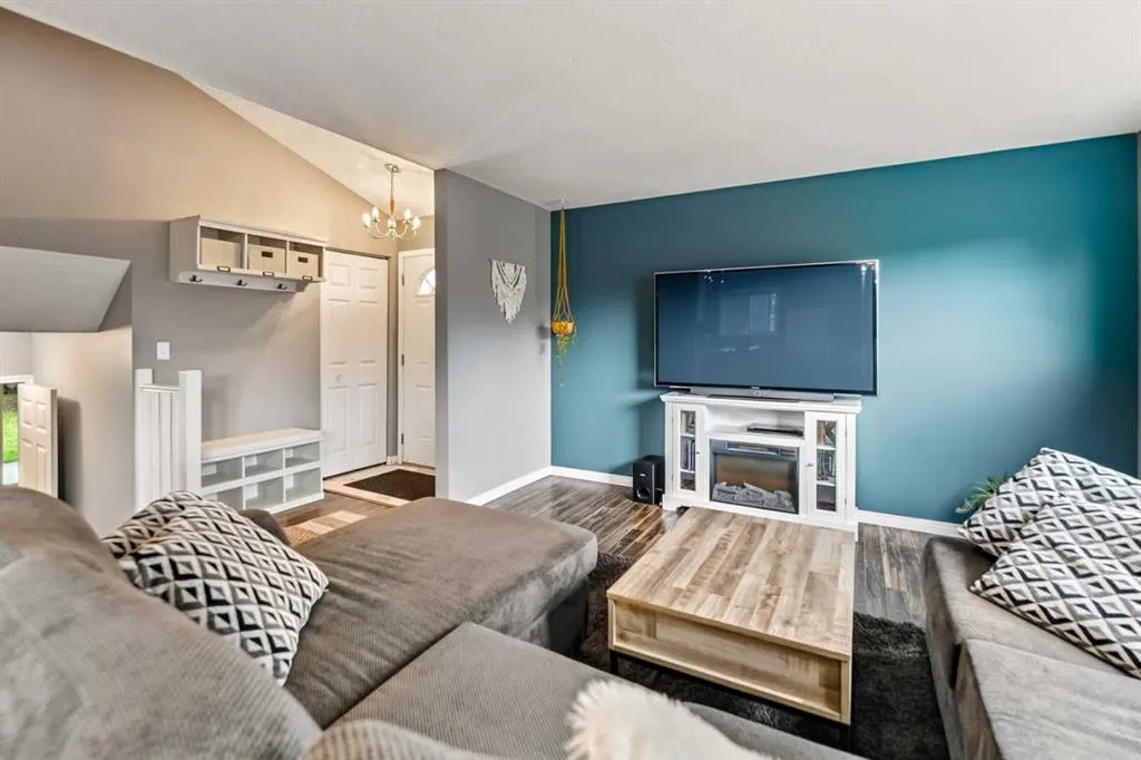 12 Opal Close