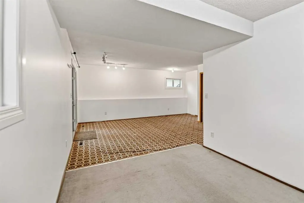 12 Opal Close