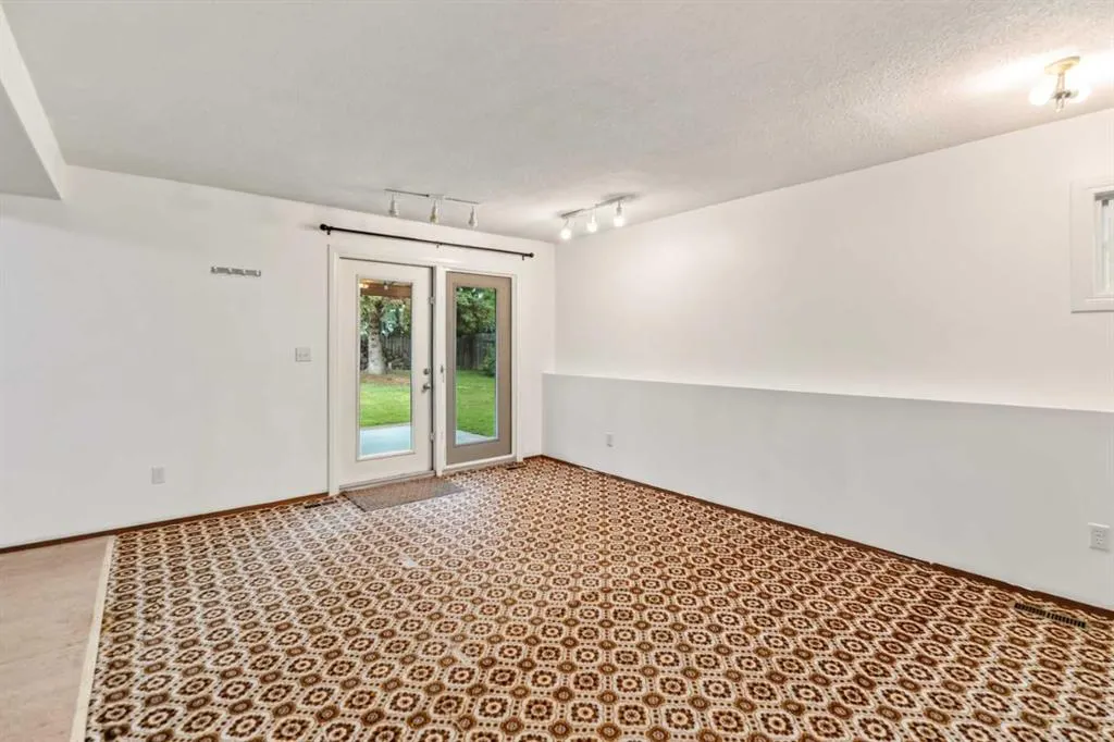 12 Opal Close