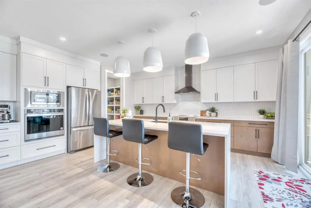 6 Legacy Woods Crescent SE