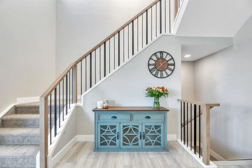 6 Legacy Woods Crescent SE