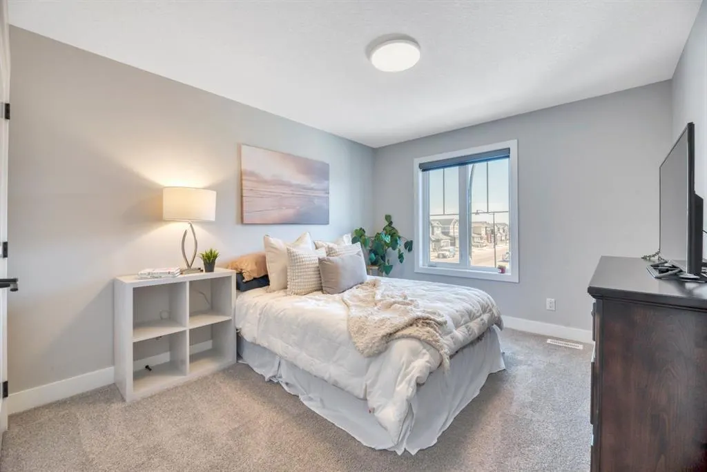 6 Legacy Woods Crescent SE