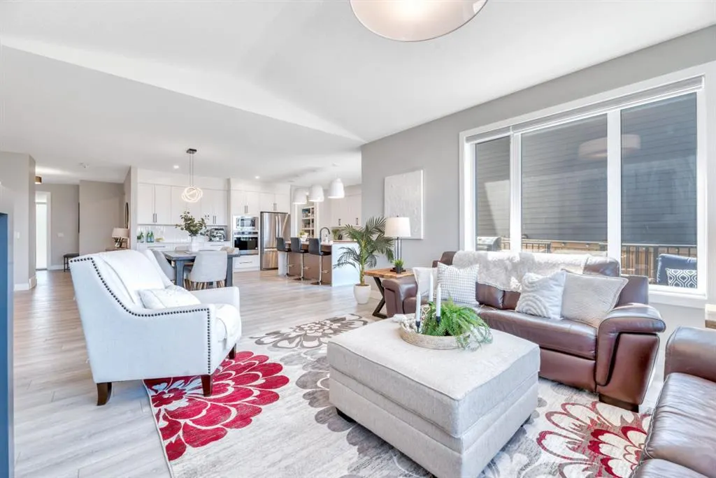 6 Legacy Woods Crescent SE