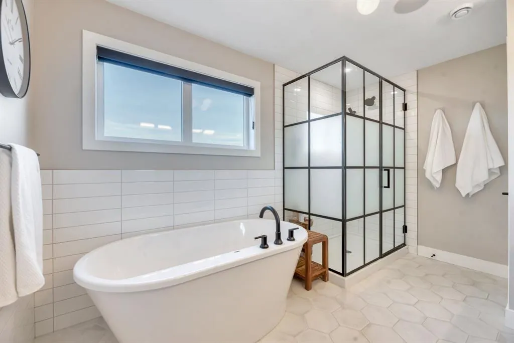 6 Legacy Woods Crescent SE