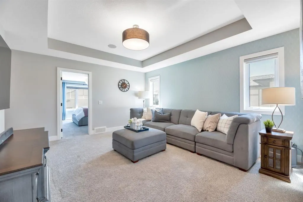 6 Legacy Woods Crescent SE
