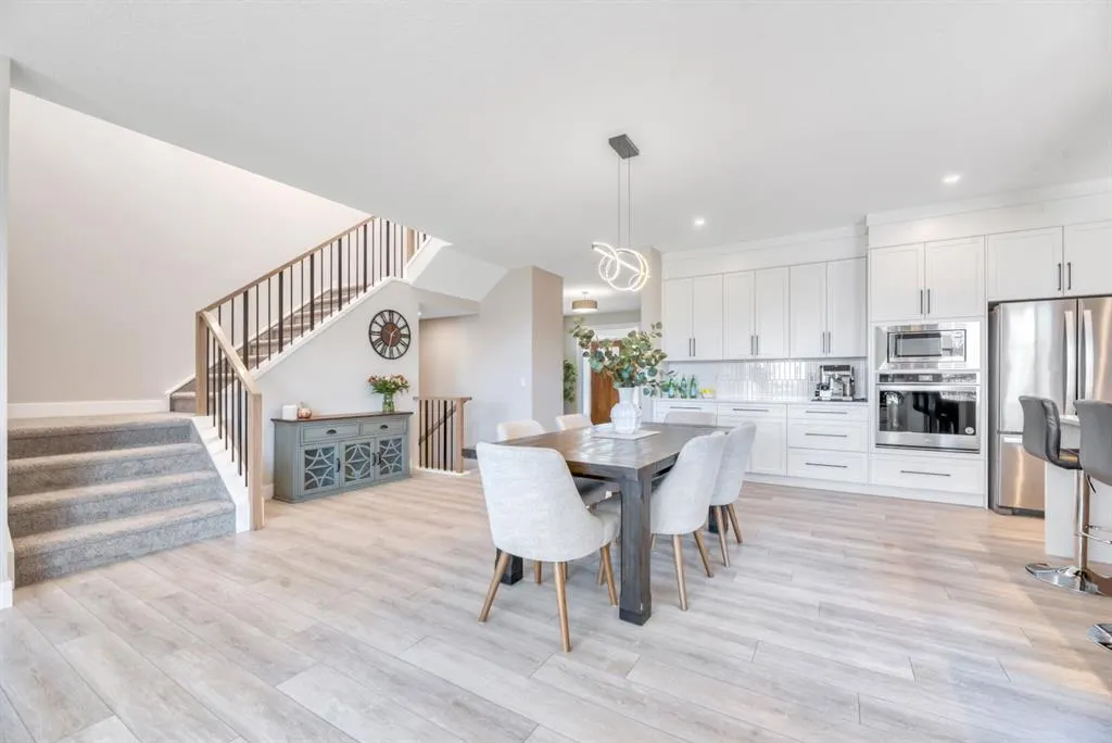 6 Legacy Woods Crescent SE