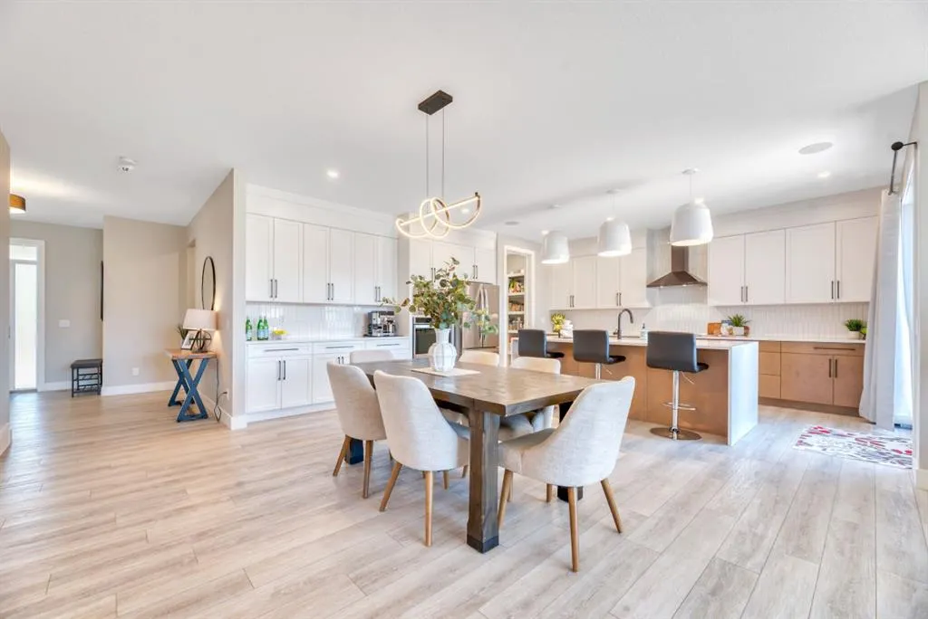 6 Legacy Woods Crescent SE