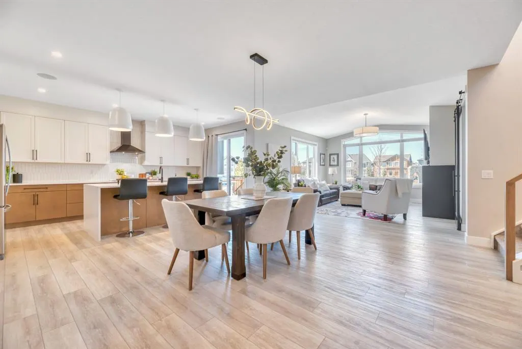 6 Legacy Woods Crescent SE