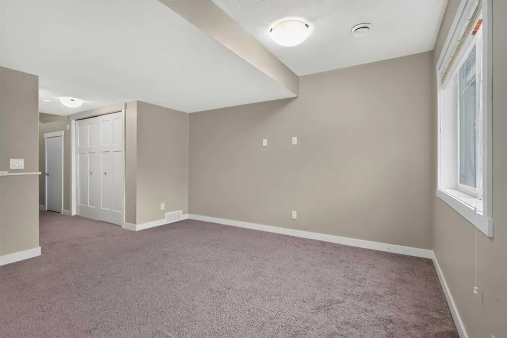 558 Evanston Manor NW
