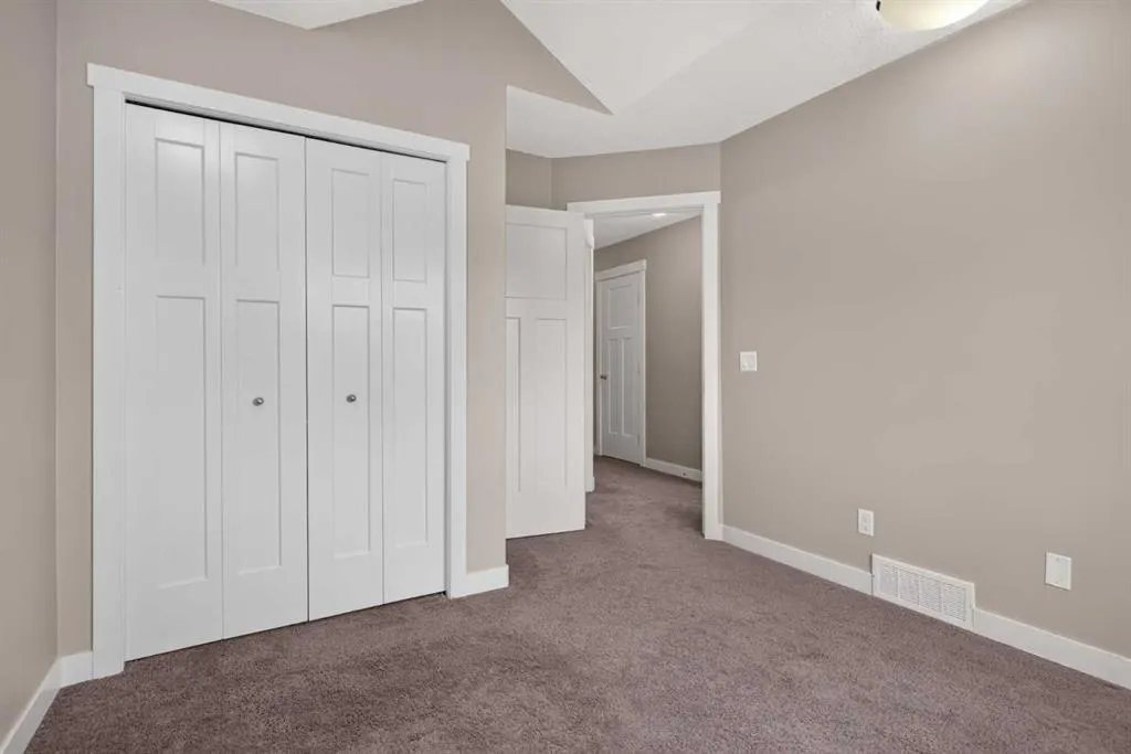 558 Evanston Manor NW