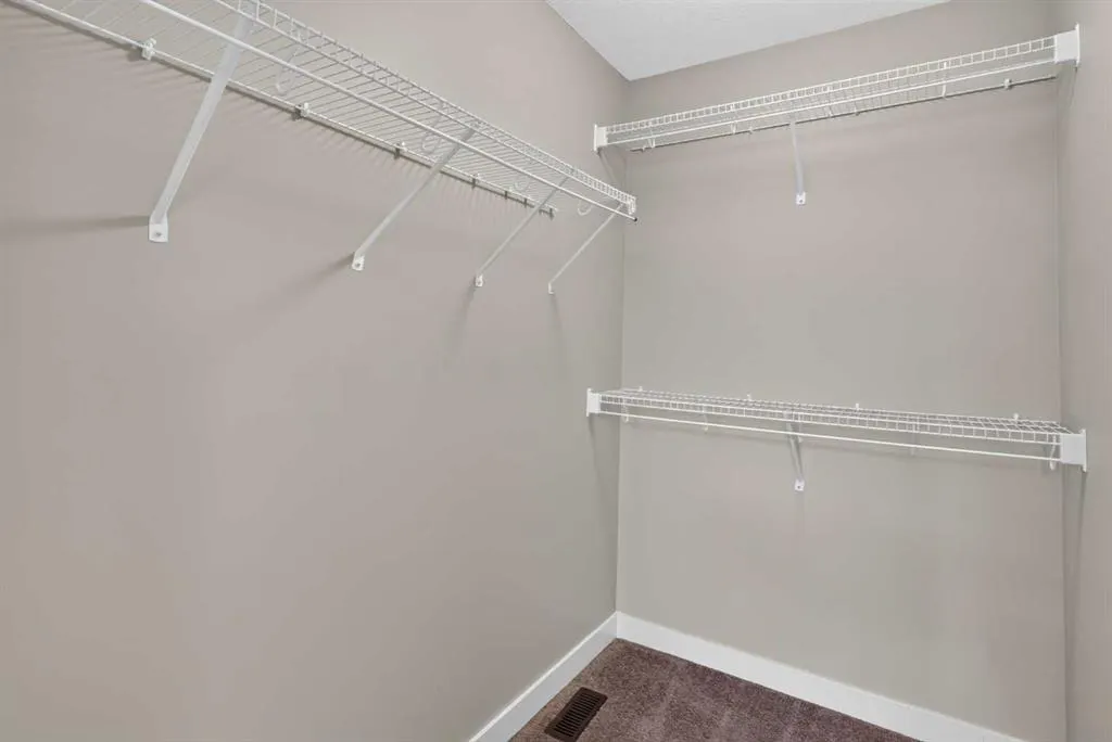 558 Evanston Manor NW