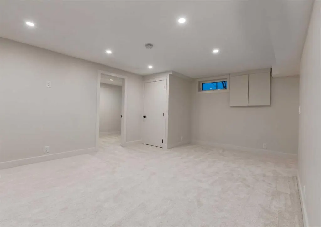 6460 Silver Ridge Way NW