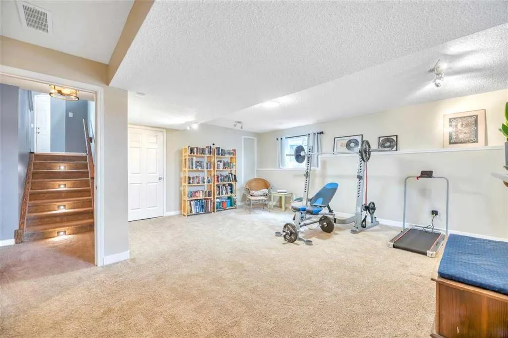 156 Aspen Creek Crescent