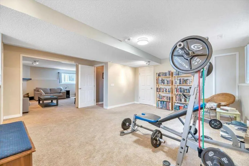 156 Aspen Creek Crescent