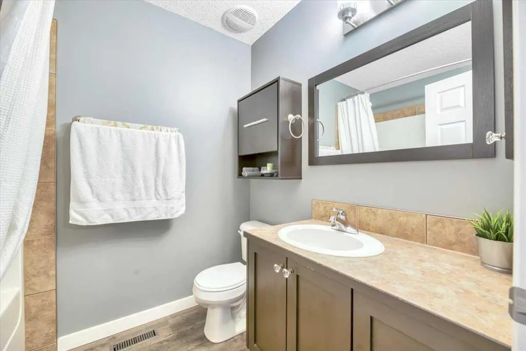 156 Aspen Creek Crescent