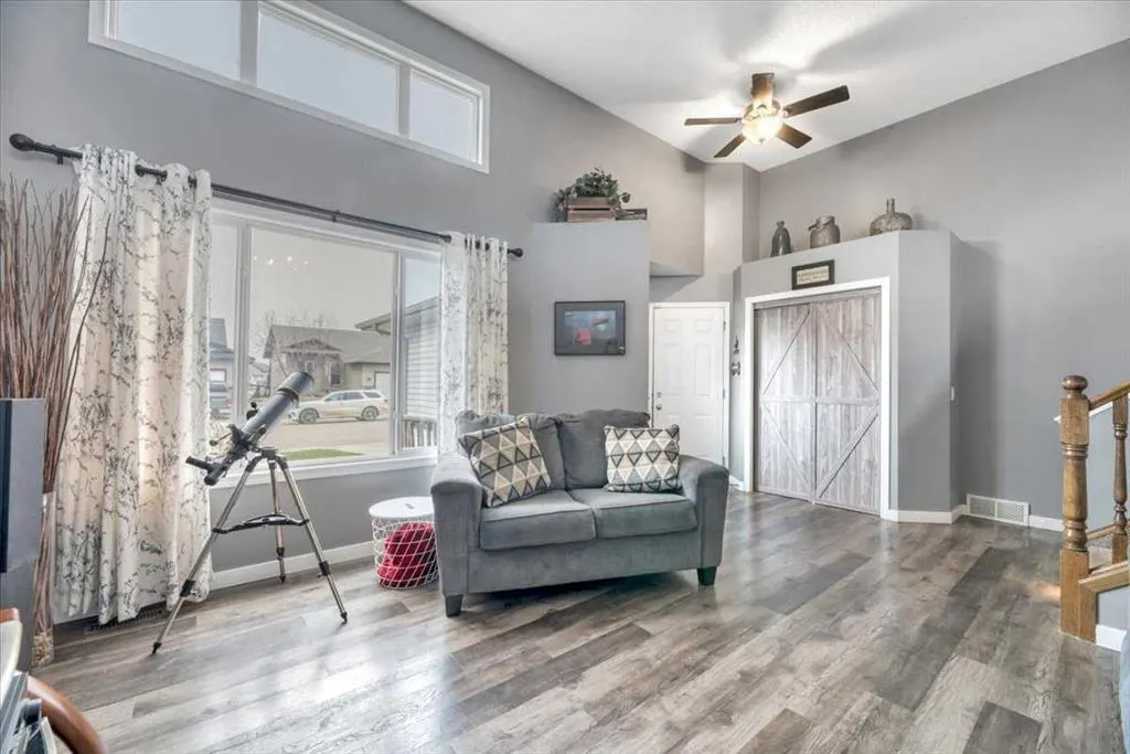 156 Aspen Creek Crescent