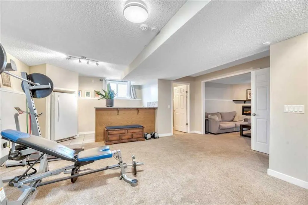 156 Aspen Creek Crescent