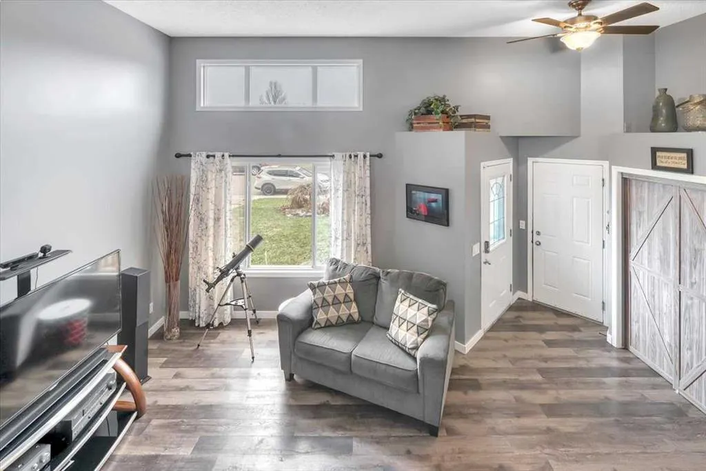 156 Aspen Creek Crescent