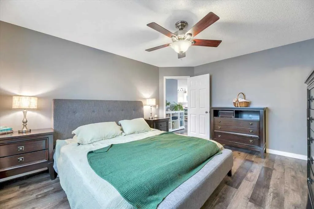 156 Aspen Creek Crescent