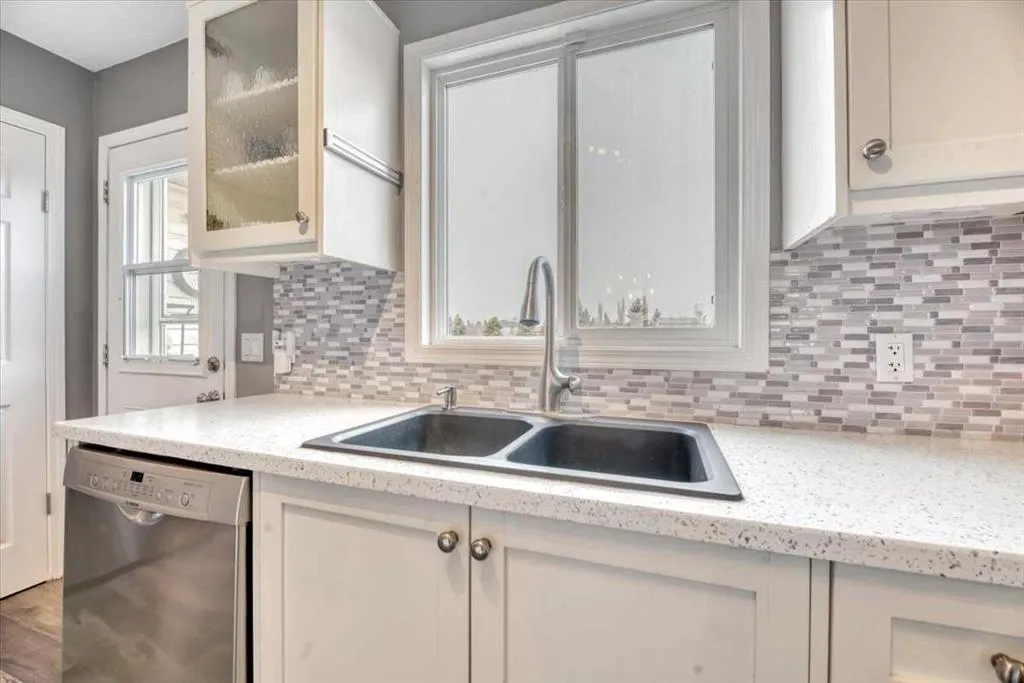 156 Aspen Creek Crescent