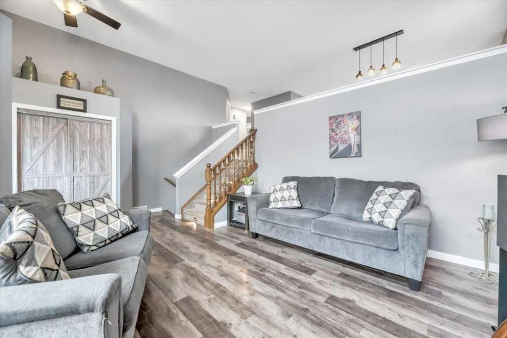 156 Aspen Creek Crescent