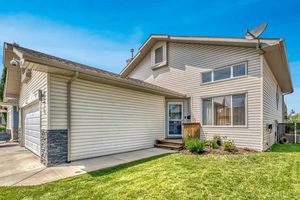 156 Aspen Creek Crescent