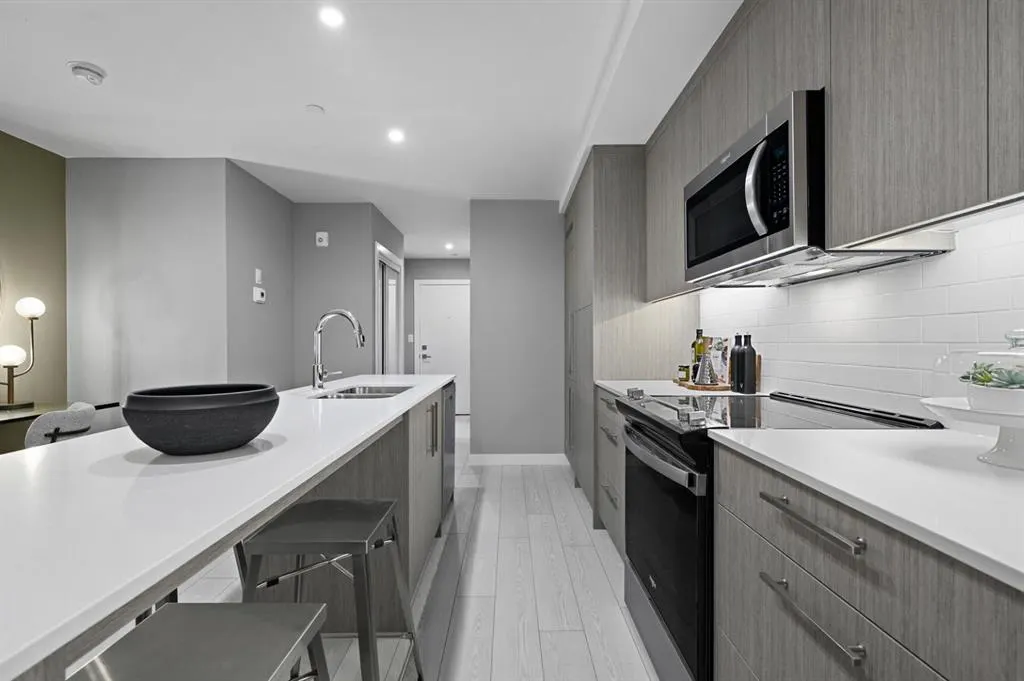 310 15 Avenue SW #217