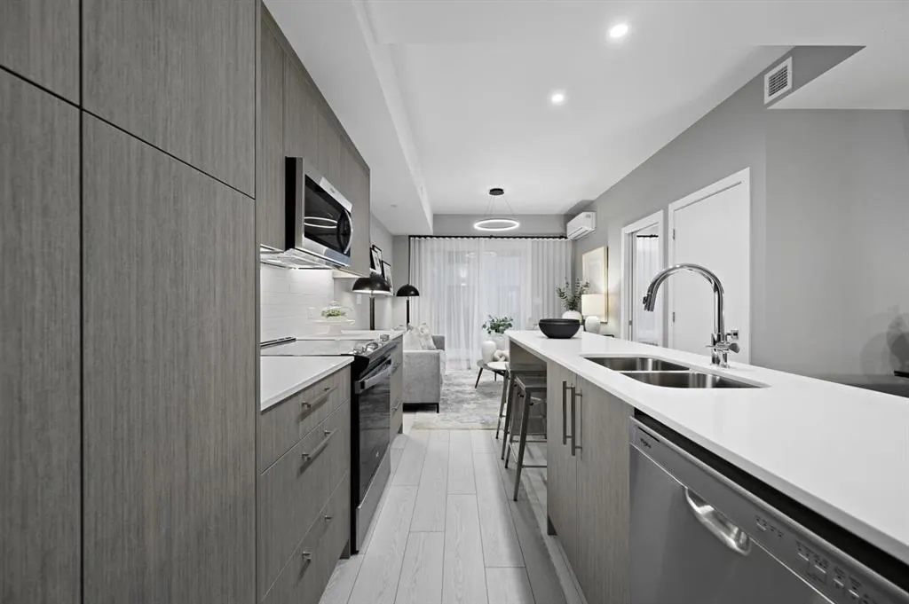 310 15 Avenue SW #217