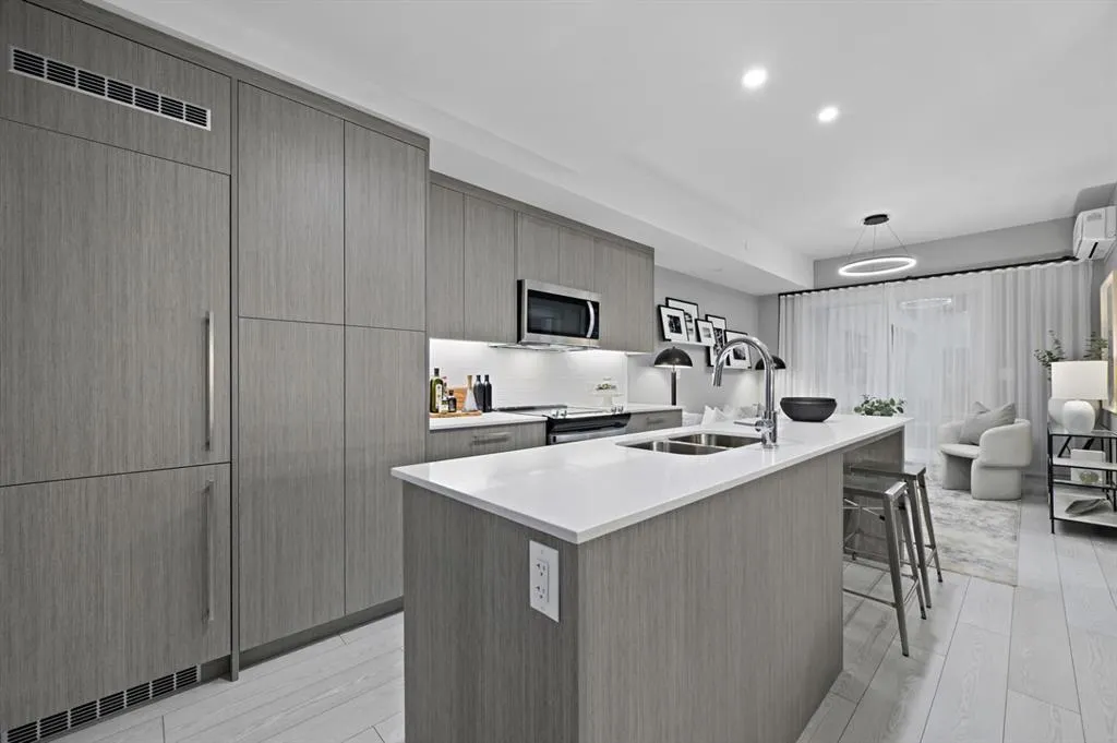 310 15 Avenue SW #217
