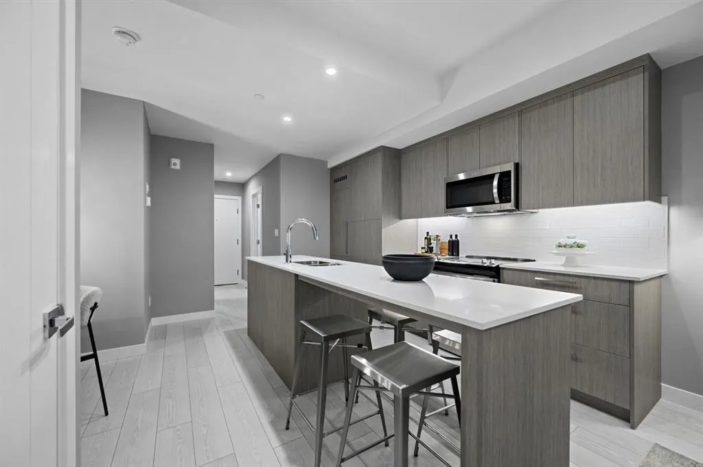 310 15 Avenue SW #217