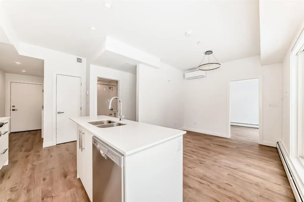 310 15 Avenue SW #209