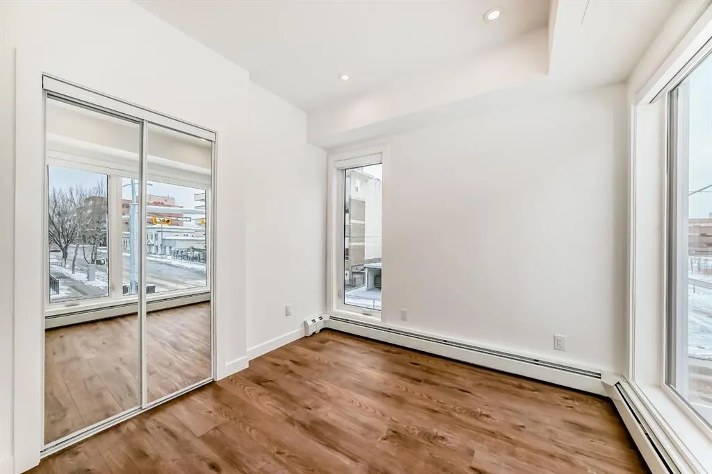 310 15 Avenue SW #209
