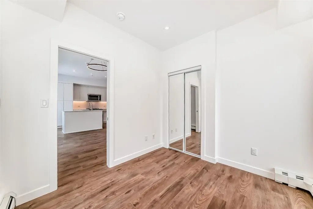 310 15 Avenue SW #209